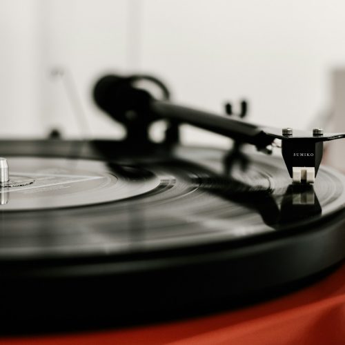 Nahaufnahme eines Schallplattenspielers